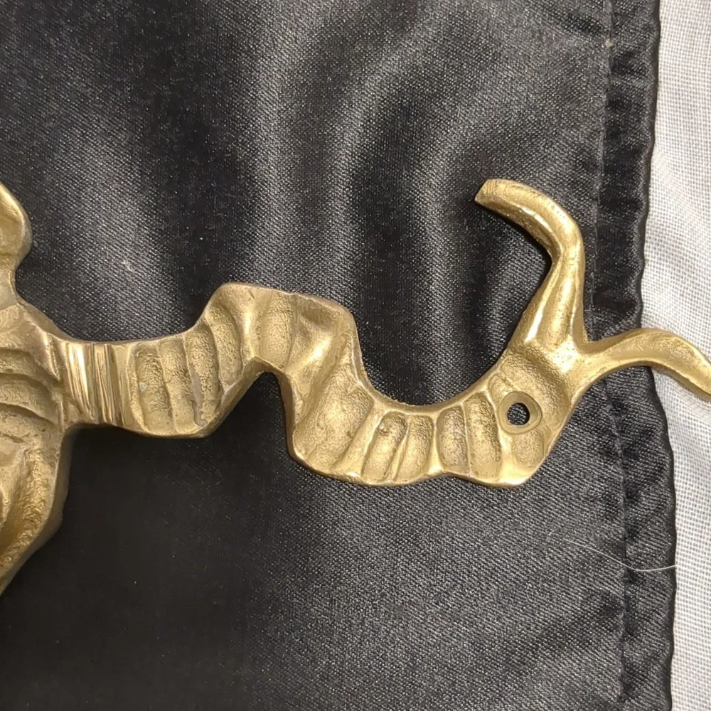 BRASS Wall decor-door or painting topper.  Ribbon & bow design. LG 18 x 4 1/2". - Picture 5 of 7